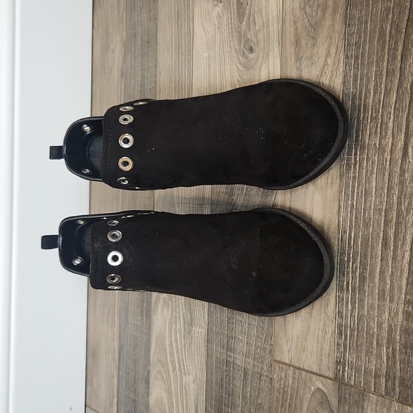 Roebuck Black Faux Suede Grommet Booties Size‎ 7 - Picture 3 of 10